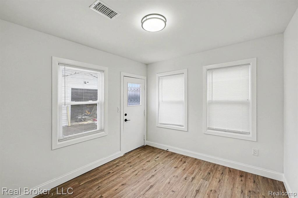 973 E Guthrie Avenue, Madison Heights, MI 48071 — Photo 11