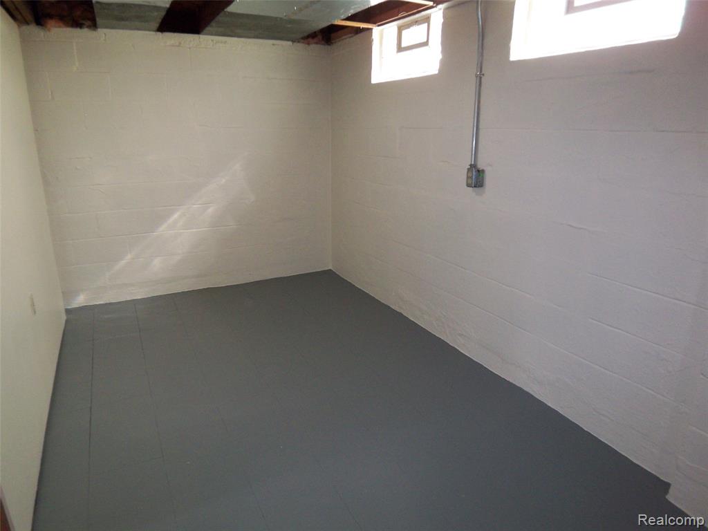 8269 Sterling, Center Line, MI 48015 — Photo 36