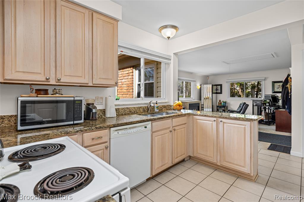 4550 Patrick Road, West Bloomfield, MI — Photo 8
