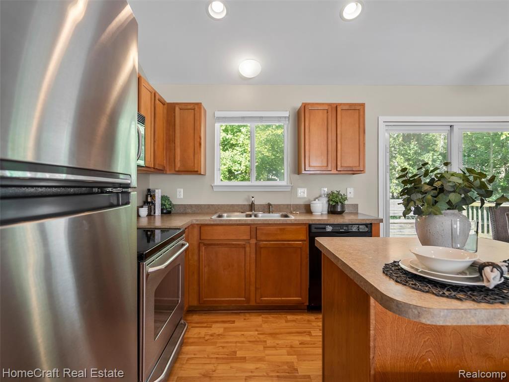 5930 FORESTAL Drive, Waterford, MI 48327 — Photo 16