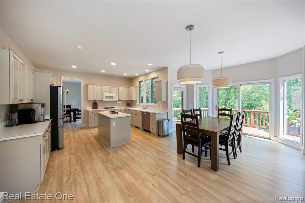 6210 Orchard Woods Drive, West Bloomfield, MI 48324 — Photo 17