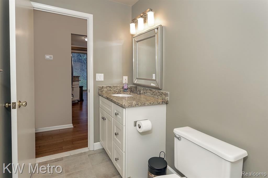 516 NEWBURNE POINTE, Bloomfield Hills, MI 48304 — Photo 18