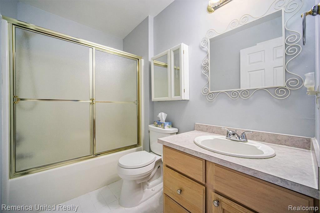 9024 Pine Cove Drive, Whitmore Lake, MI 48189 — Photo 12