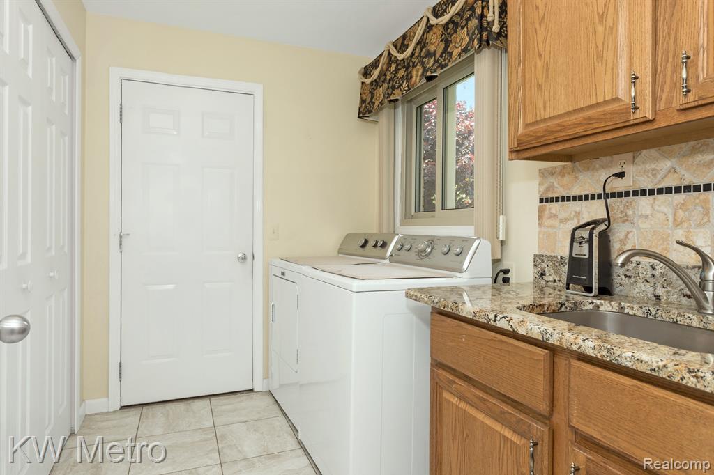 41667 WESTBURY Lane, Clinton Twp, MI 48038 — Photo 17