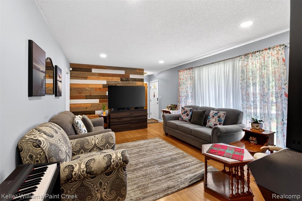 700 Coolidge Drive, Midland, MI 48642 — Photo 2
