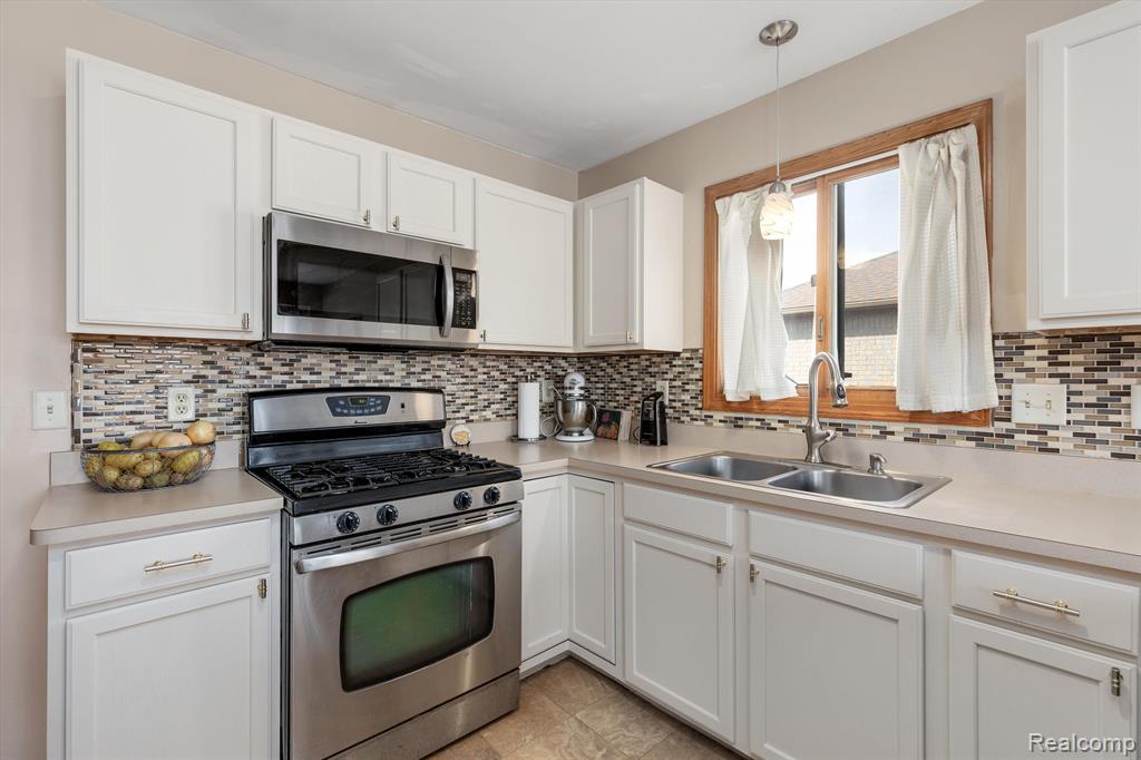 47172 Ellie Drive, Macomb, MI 48044 — Photo 12