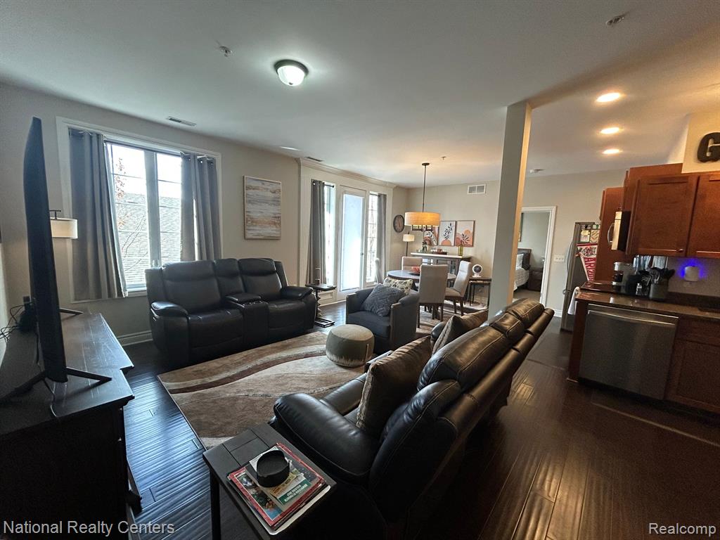 730 PENNIMAN Avenue, 207, Plymouth, MI 48170 — Photo 12