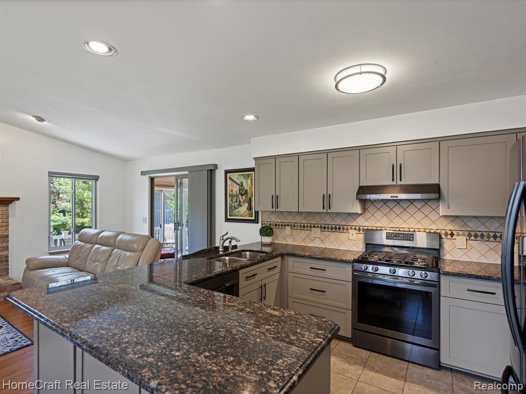 44217 DARTMOUTH Street, Canton, MI 48188 — Photo 17