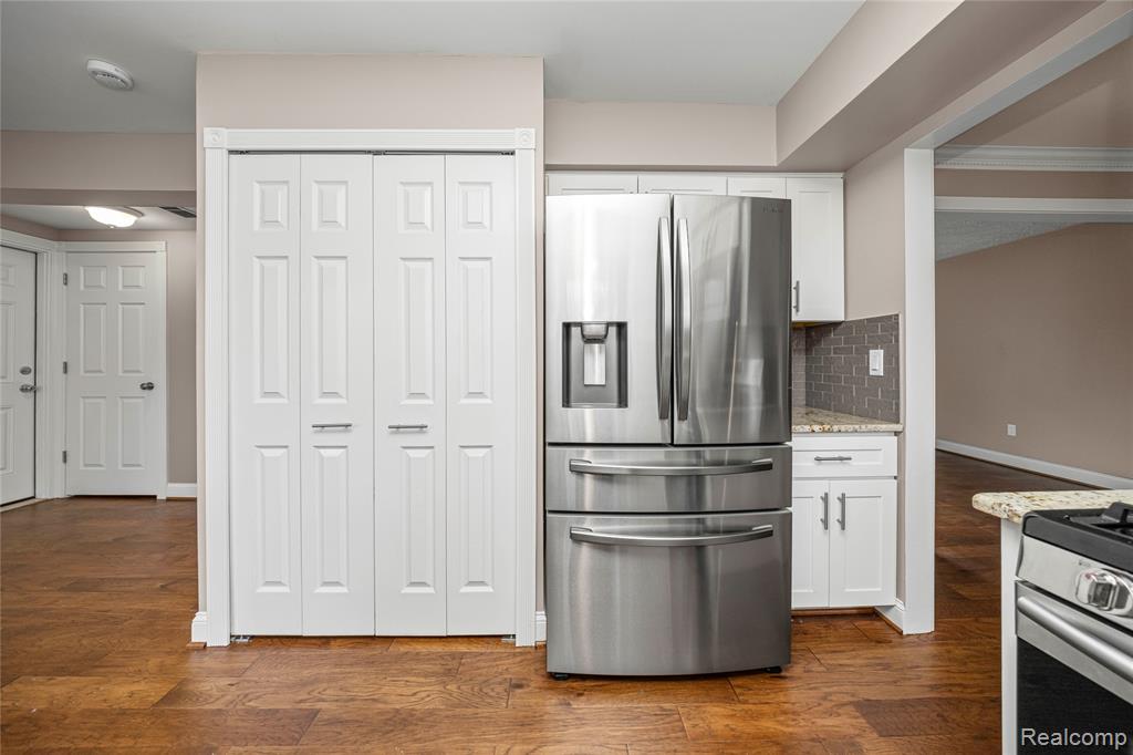 864 Dressler Lane, Rochester Hills, MI 48307 — Photo 12