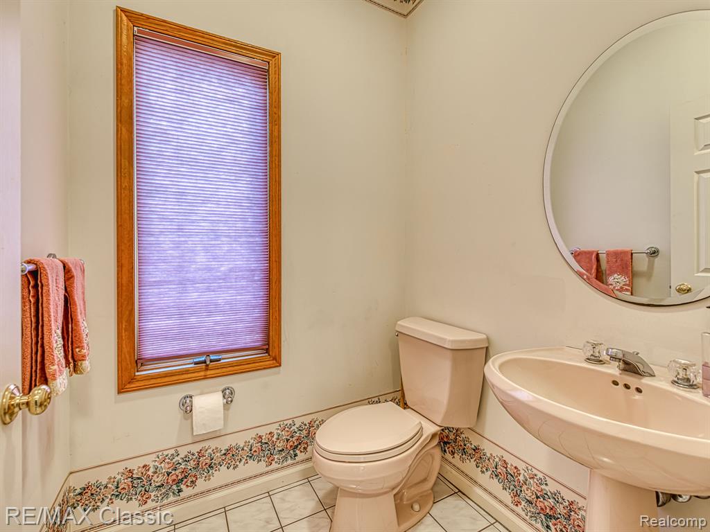 11540 E E Shore Drive, Whitmore Lake, MI 48189 — Photo 24