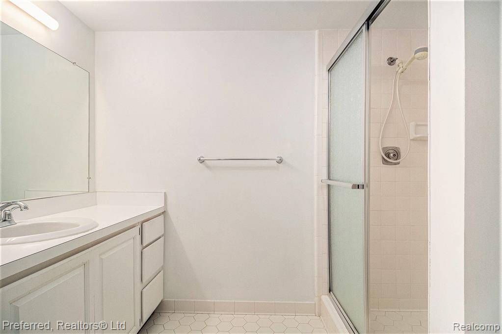 2125 NATURE COVE Court, 101, Ann Arbor, MI 48104 — Photo 24