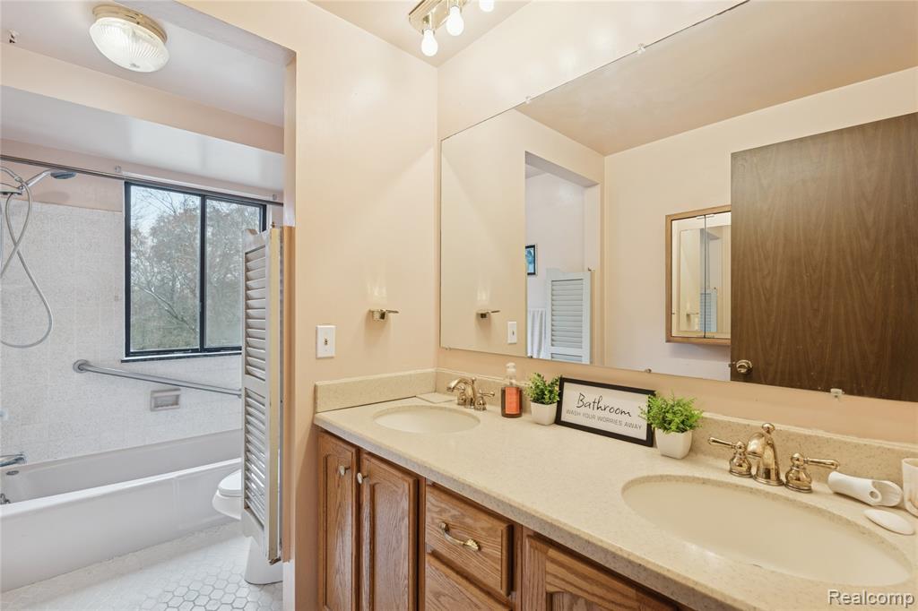 6570 Perryville Road, Holly, MI 48442 — Photo 35