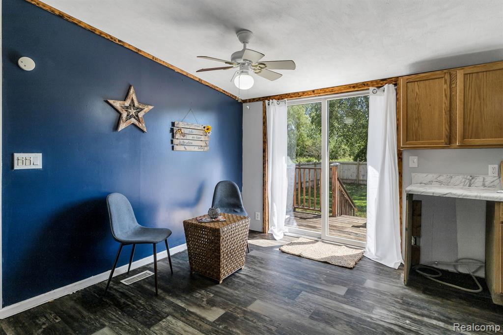 910 E MCARTHUR Street, Corunna, MI 48817 — Photo 12