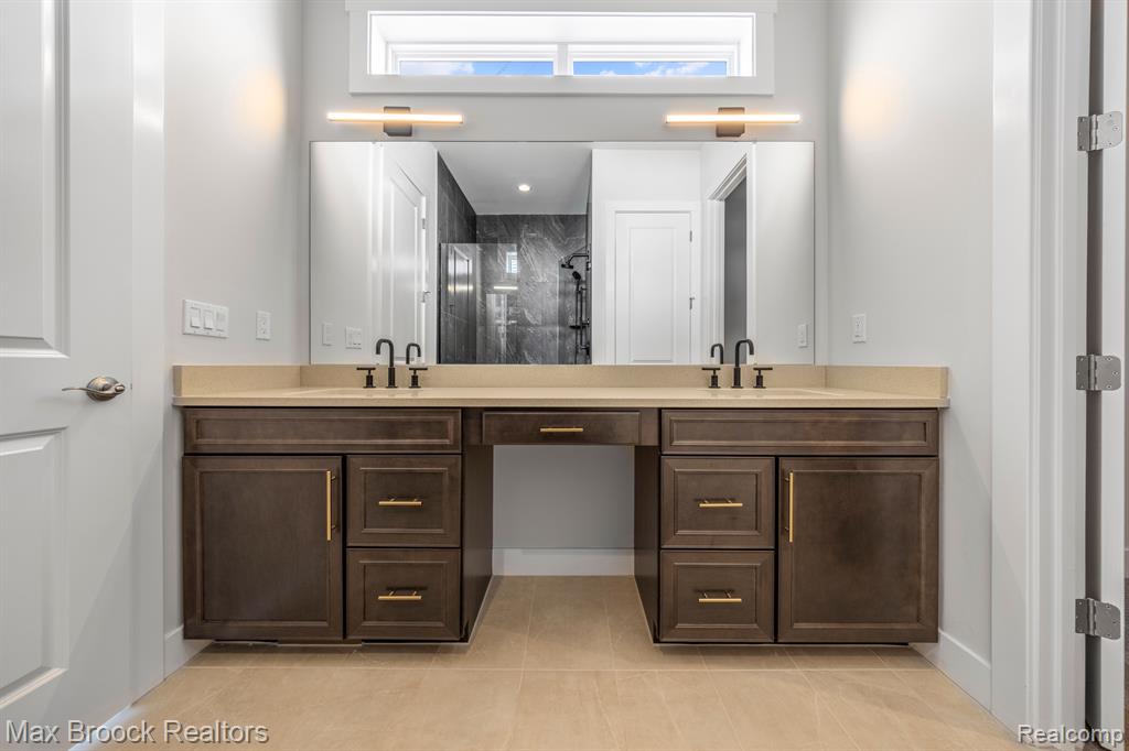 5636 Suffolk Court, West Bloomfield, MI — Photo 23