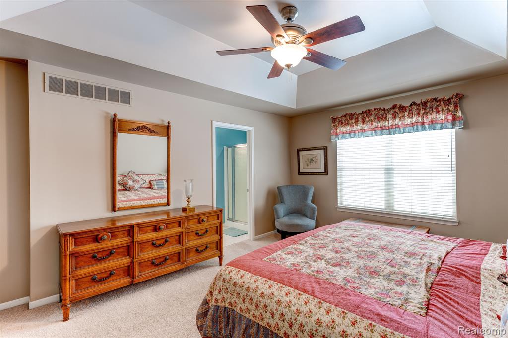 5933 WOODFIELD Parkway, Grand Blanc, MI 48439 — Photo 24