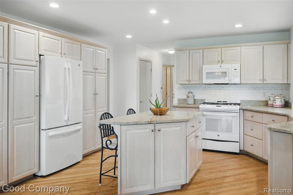 51414 Pinewood Drive, Macomb, MI 48042 — Photo 20