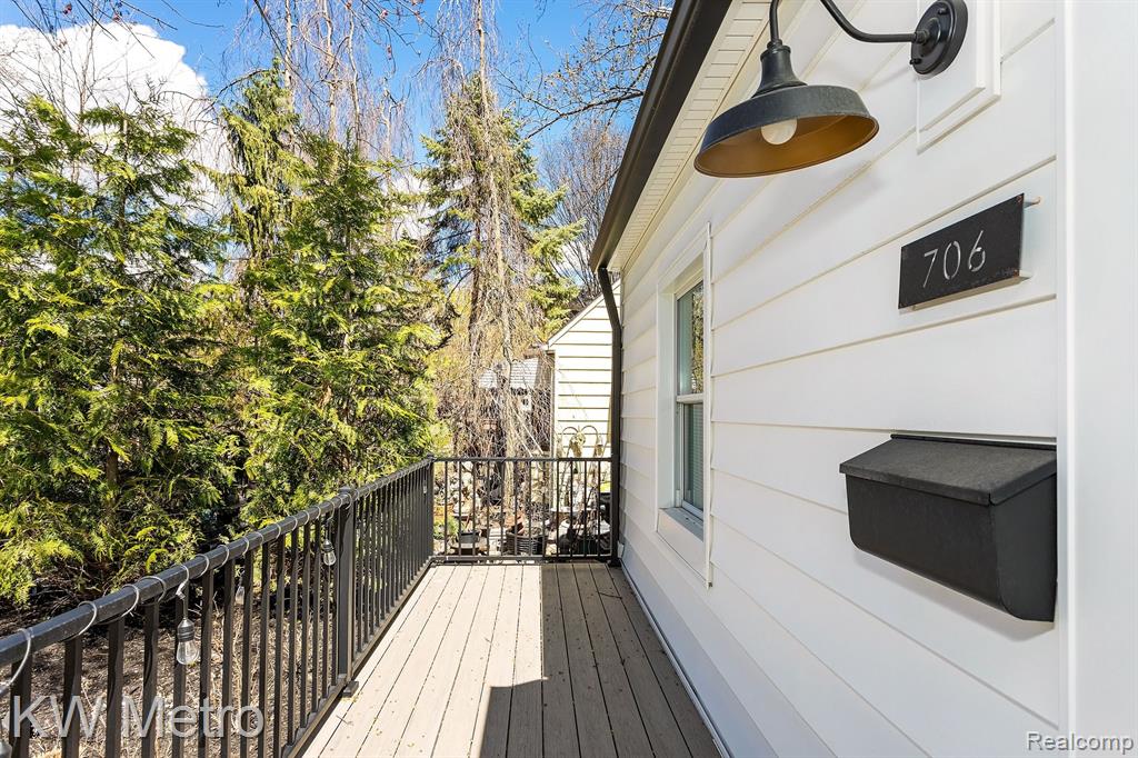 706 N REMBRANDT Avenue, Royal Oak, MI 48067 — Photo 3