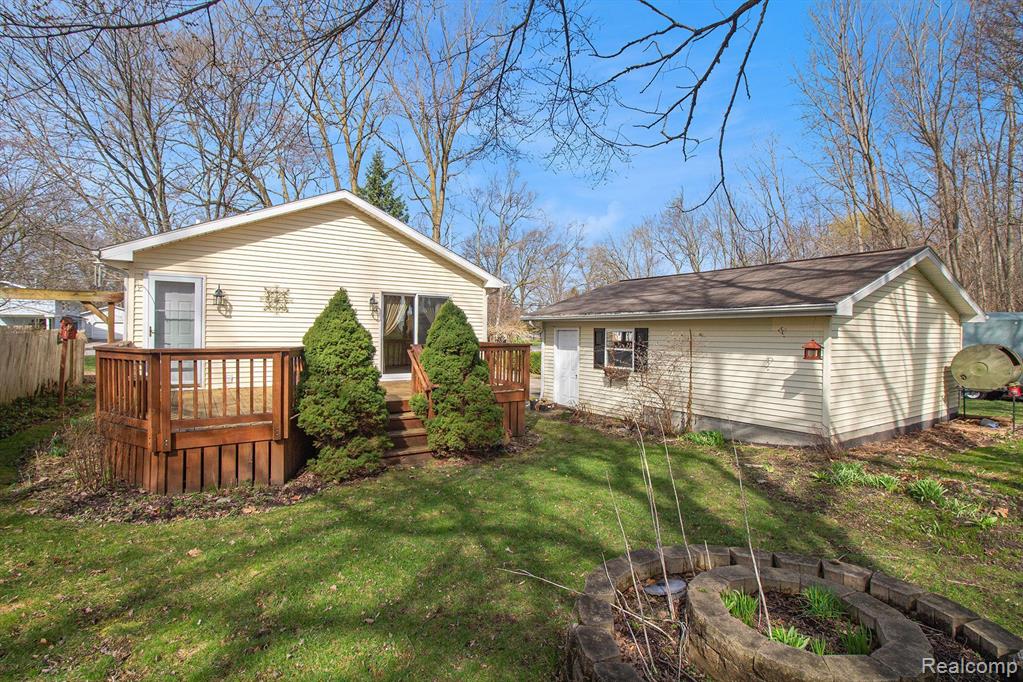 930 N EAST Street, Fenton, MI 48430 — Photo 25