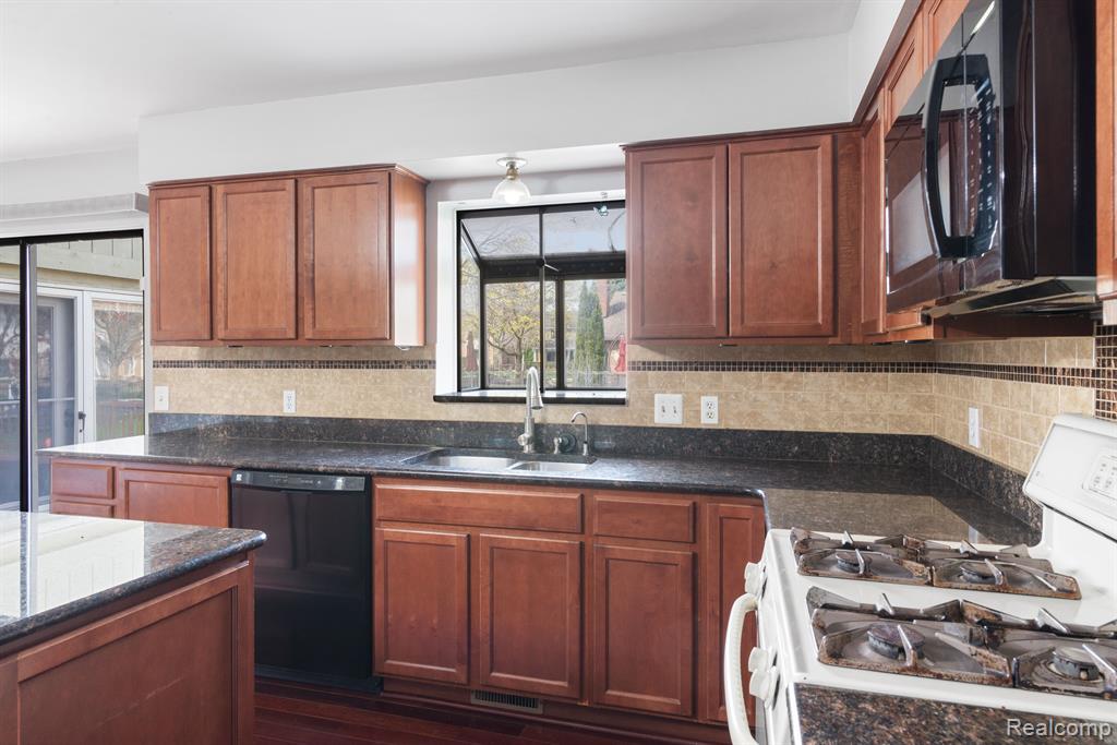 41450 REINDEER Drive, Novi, MI — Photo 13
