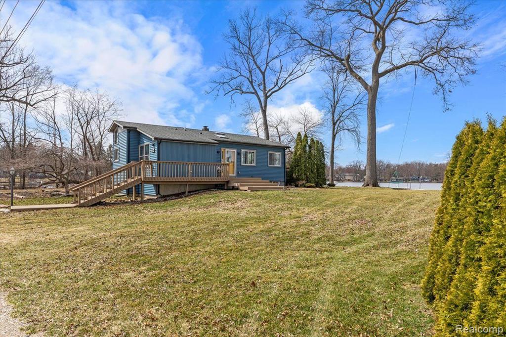 3965 Burnet Road, Commerce Twp, MI 48382 — Photo 2