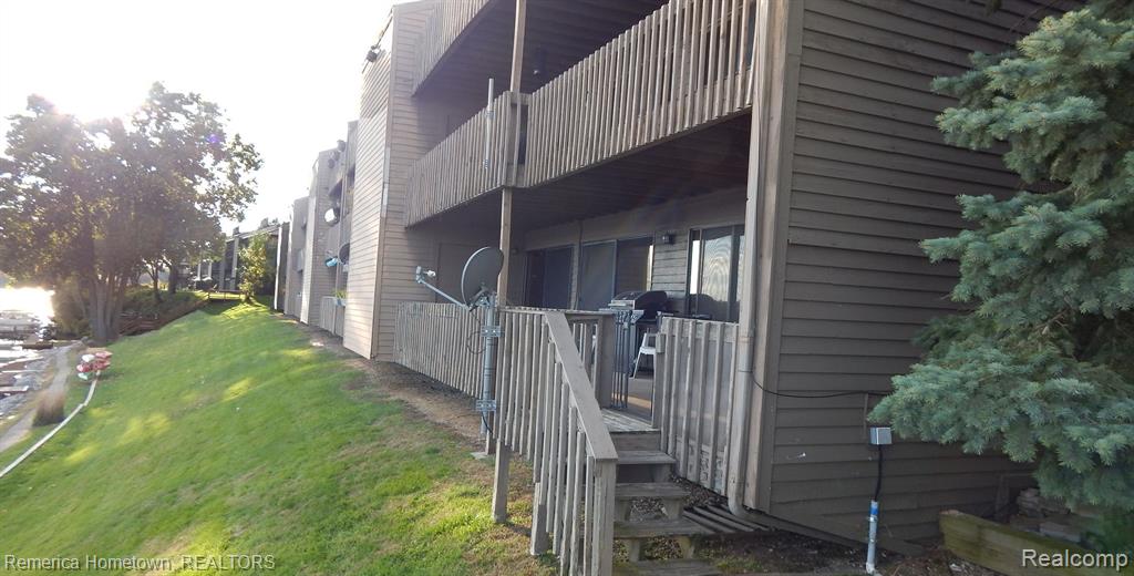 812 cliffs Drive, Ypsilanti, MI 48198 — Photo 19