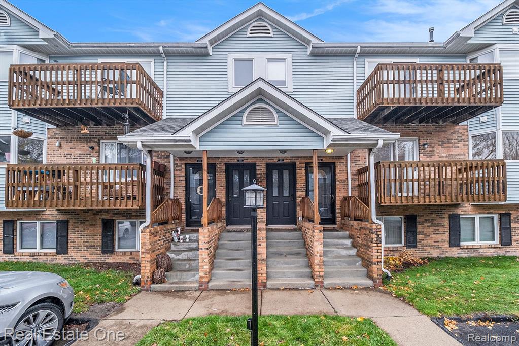 232 PINEWOOD Drive, Plymouth, MI 48170 — Photo 2