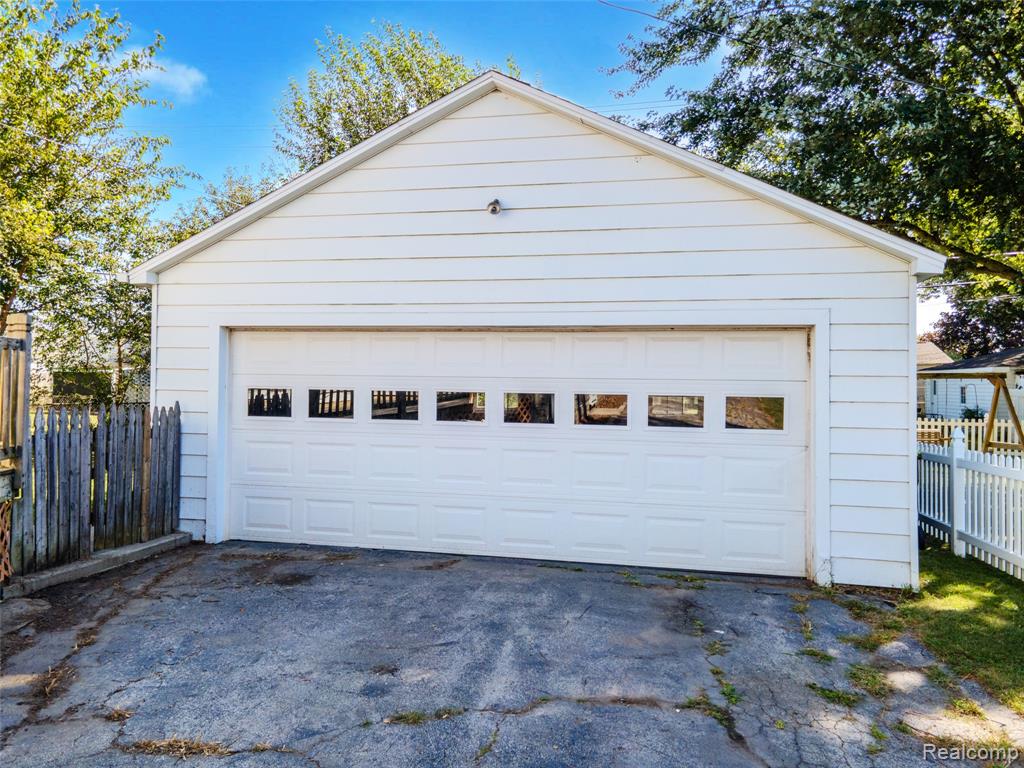 652 Bentley Drive, Monroe, MI 48162 — Photo 8
