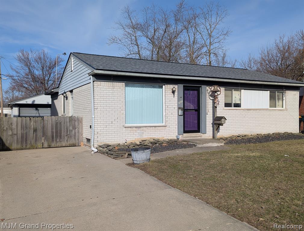 9264 CHAMBERLAIN Street, Romulus, MI 48174 — front exterior