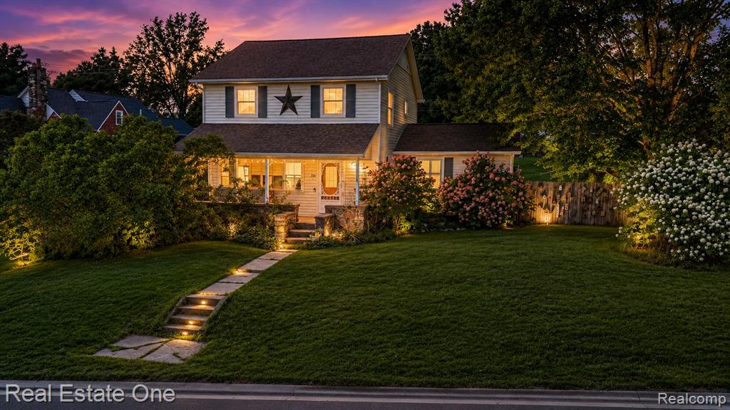 206 Broadway, Davisburg, MI 48350