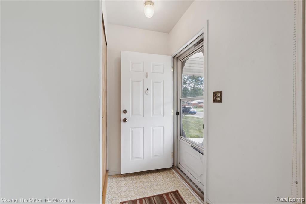 6484 Huntleigh Street, Garden City, MI — Photo 5