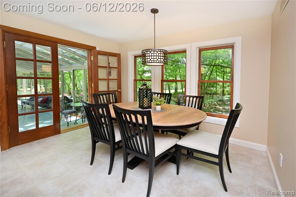 5684 Sussex Court, Troy, MI 48098 — Photo 12