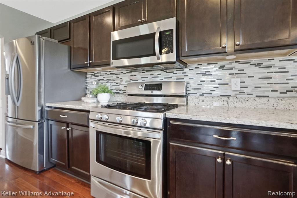 54933 BRENTWOOD Drive, South Lyon, MI 48178 — Photo 11
