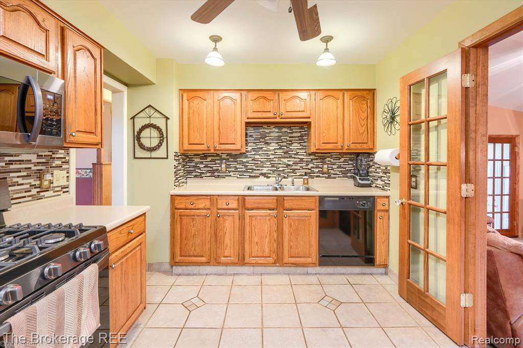 5107 Hartland Drive, Flint, MI 48506 — Photo 18