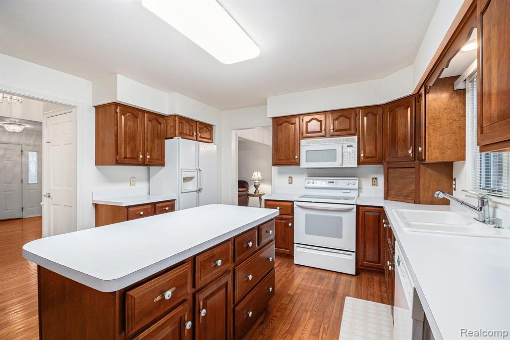 4600 WHITE TRILLIUM Drive S, Saginaw, MI 48603 — Photo 11