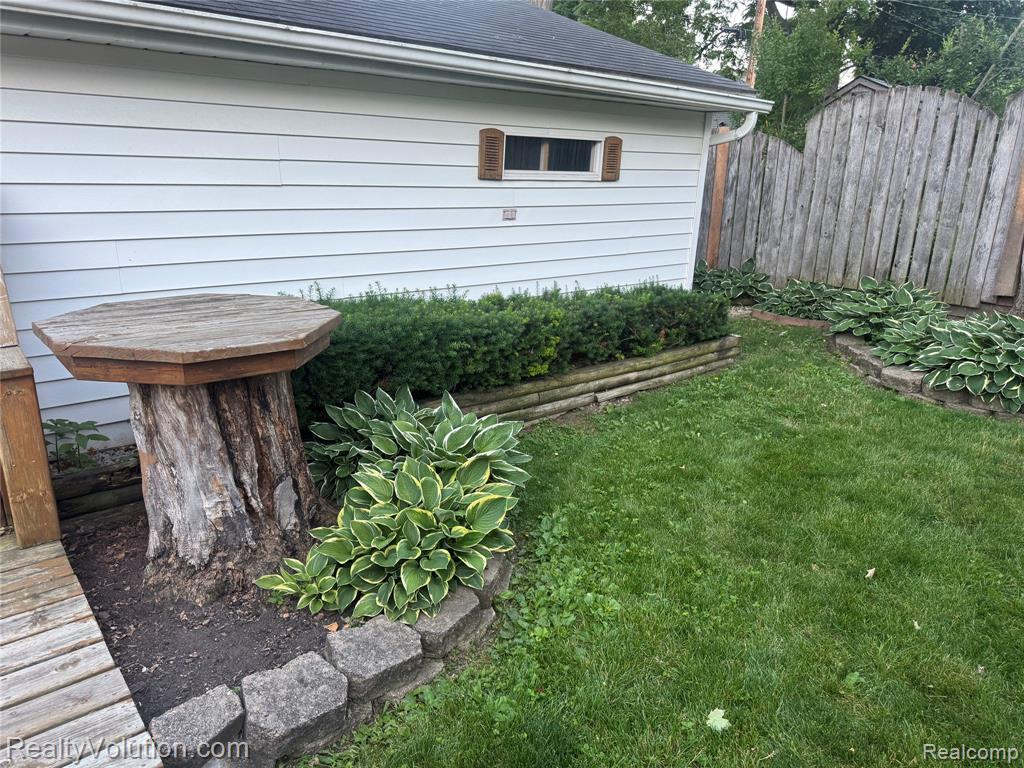 727 W Park Street, Lapeer, MI 48446 — Photo 27