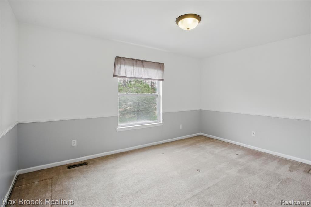 7131 WHITE TAIL Drive, Grand Blanc, MI 48439 — Photo 33