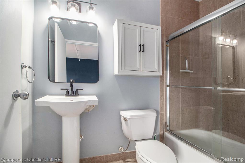 6533 E Jefferson, 427, Detroit, MI 48207 — Photo 45