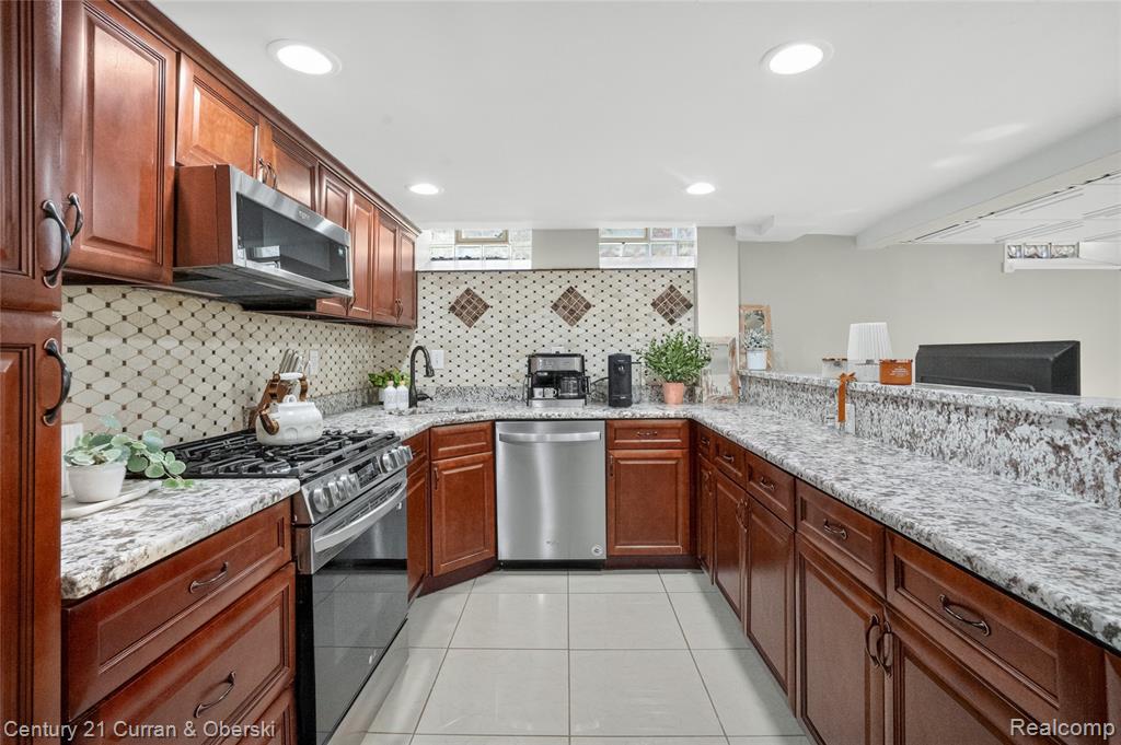 5 Barclay Court, Dearborn, MI 48126 — Photo 31
