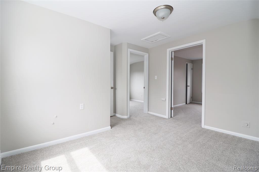 5743 N Highland Street, Dearborn Heights, MI 48127 — Photo 17