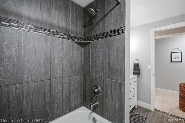 6884 Aeroview Street, West Bloomfield, MI 48324 — Photo 23
