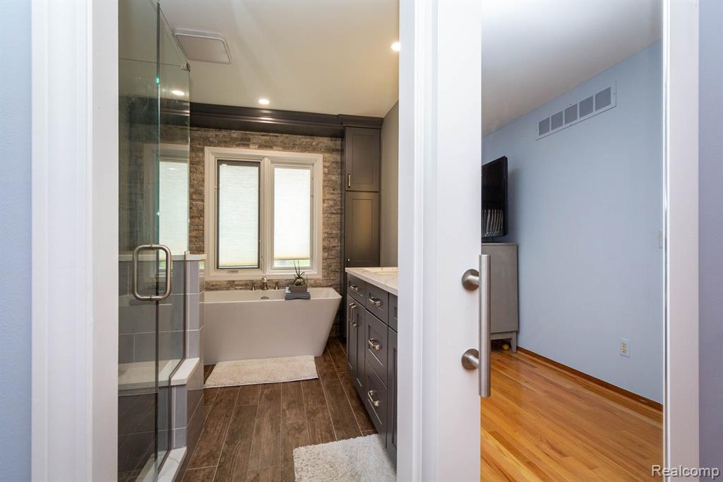 45515 EMERALD FOREST Drive, Novi, MI — Photo 31