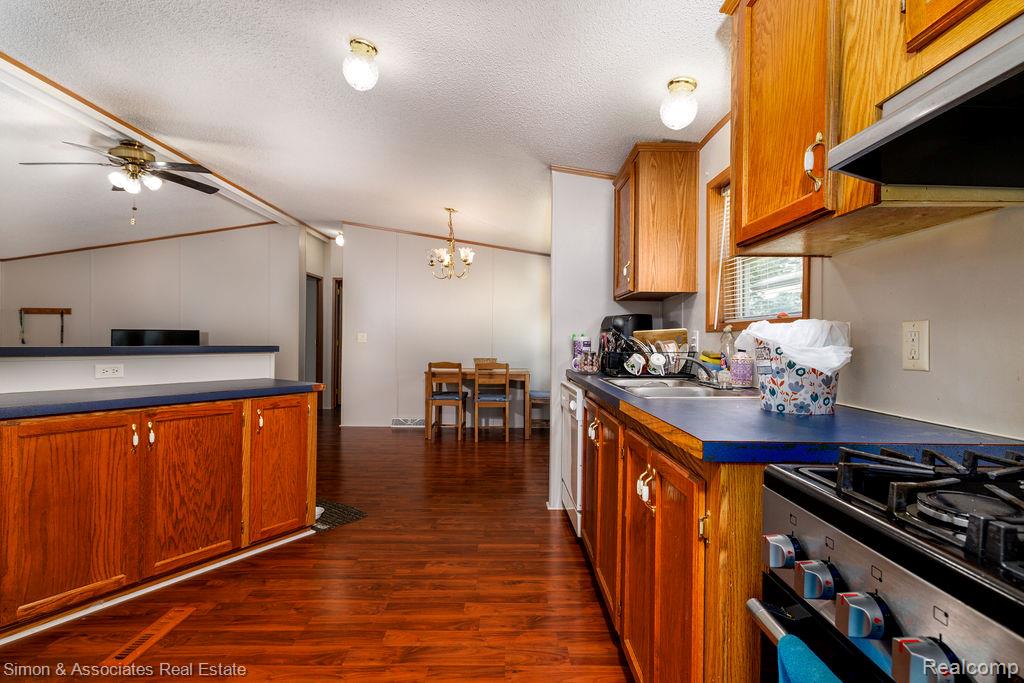 4995 Croissant Street, Dearborn Heights, MI 48125 — Photo 10