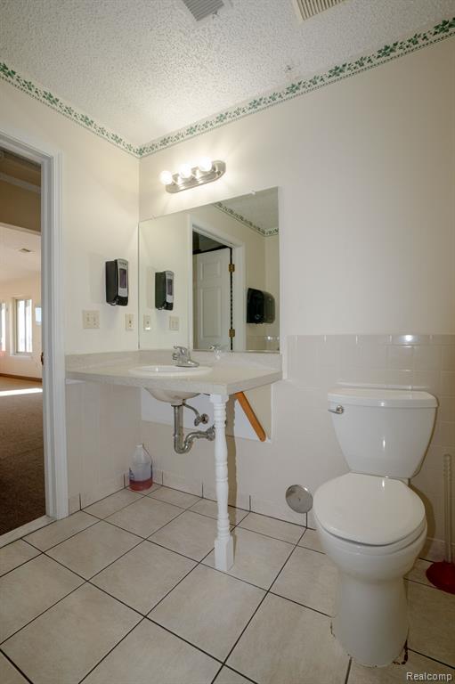 32081 N River Road, Harrison Township, MI — Photo 27