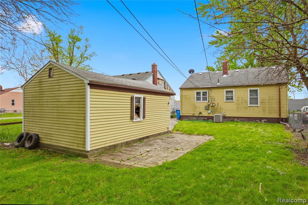 26316 Powers Avenue, Dearborn Heights, MI 48125 — Photo 28