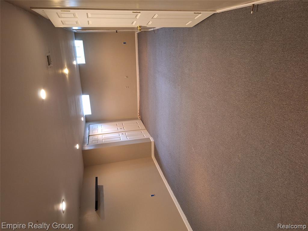 8547 Kinloch Street, Dearborn Heights, MI 48127 — Photo 27