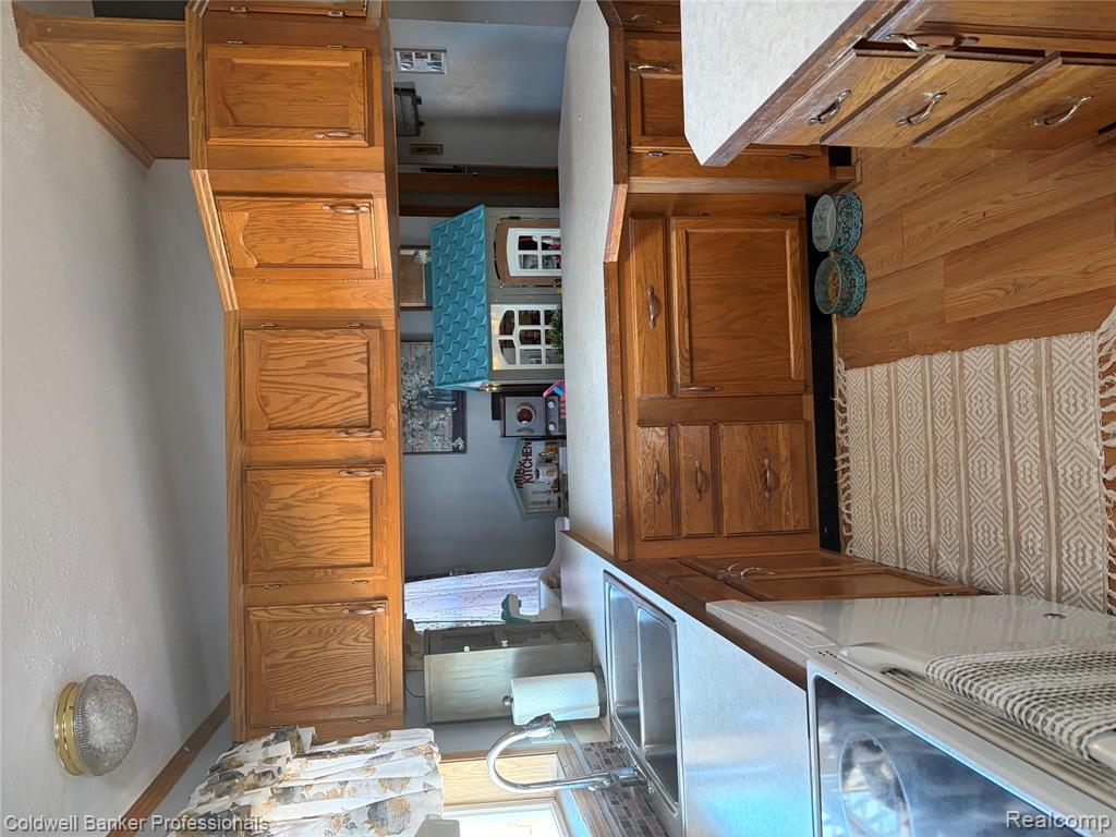 1313 E Murphy Lake Road, Mayville Vlg, MI 48744 — Photo 6
