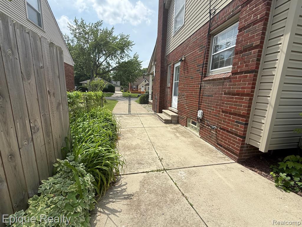 1846 Oakshire Avenue, Berkley, MI 48072 — Photo 46