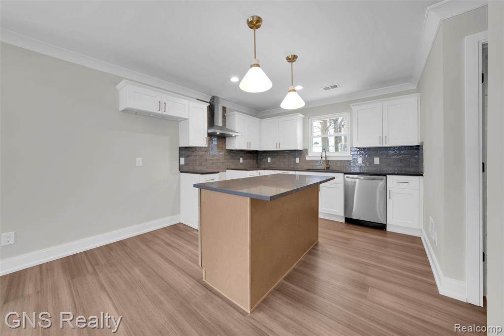 718 Devillen Avenue, Royal Oak, MI 48073 — Photo 16