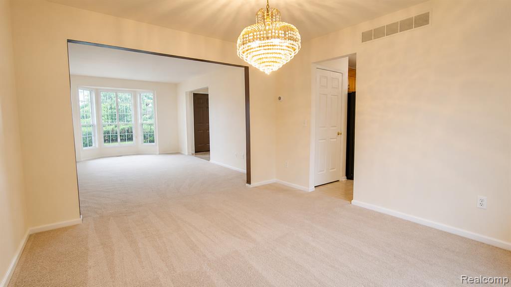 7622 Park Meadow Lane, West Bloomfield, MI 48324 — Photo 9