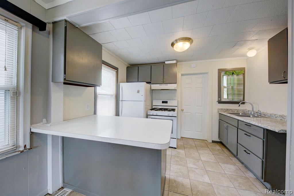 4424 COLUMBUS Street, Wayne, MI 48184 — Photo 6
